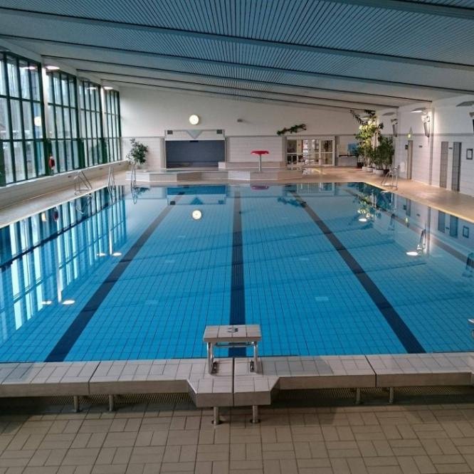 schwimmhalle_merseburg.jpg